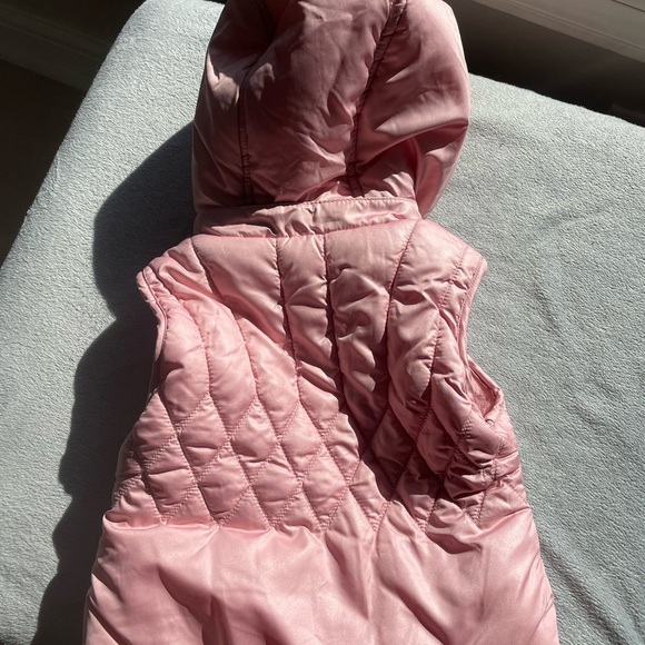 Mayoral baby girl puffer jacket designed in Spain. - Picture 3 of 11